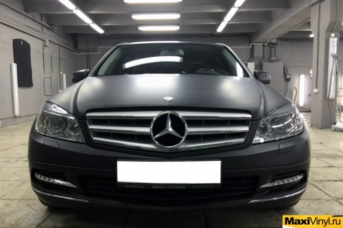 Полная оклейка черной матовой пленкой Mercedes-Benz C class
